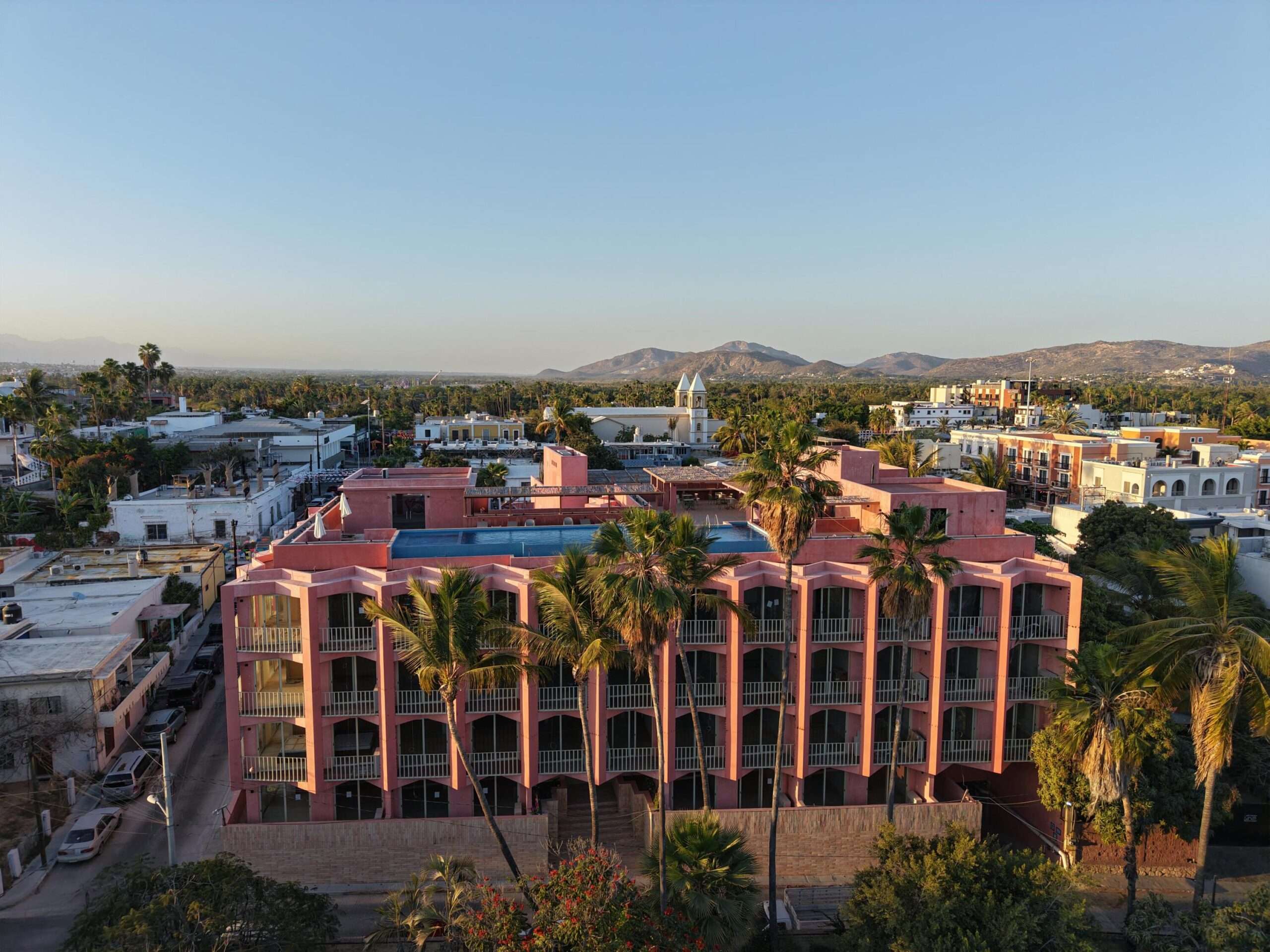 San Jose del Cabo Centro-Sjd This property features a two-bedroom, two-bathroom lock-off layout, offering exceptional flexibility. It can be used as a full residence or divided into two independent one-bedroom units, each with its own kitchen, making it ideal for rental income or dual living. The apartment is unfurnished, allowing you to customize it to your taste. It features large windows that fill the space wi – Mauricio Castro, San Jose del Cabo, BS