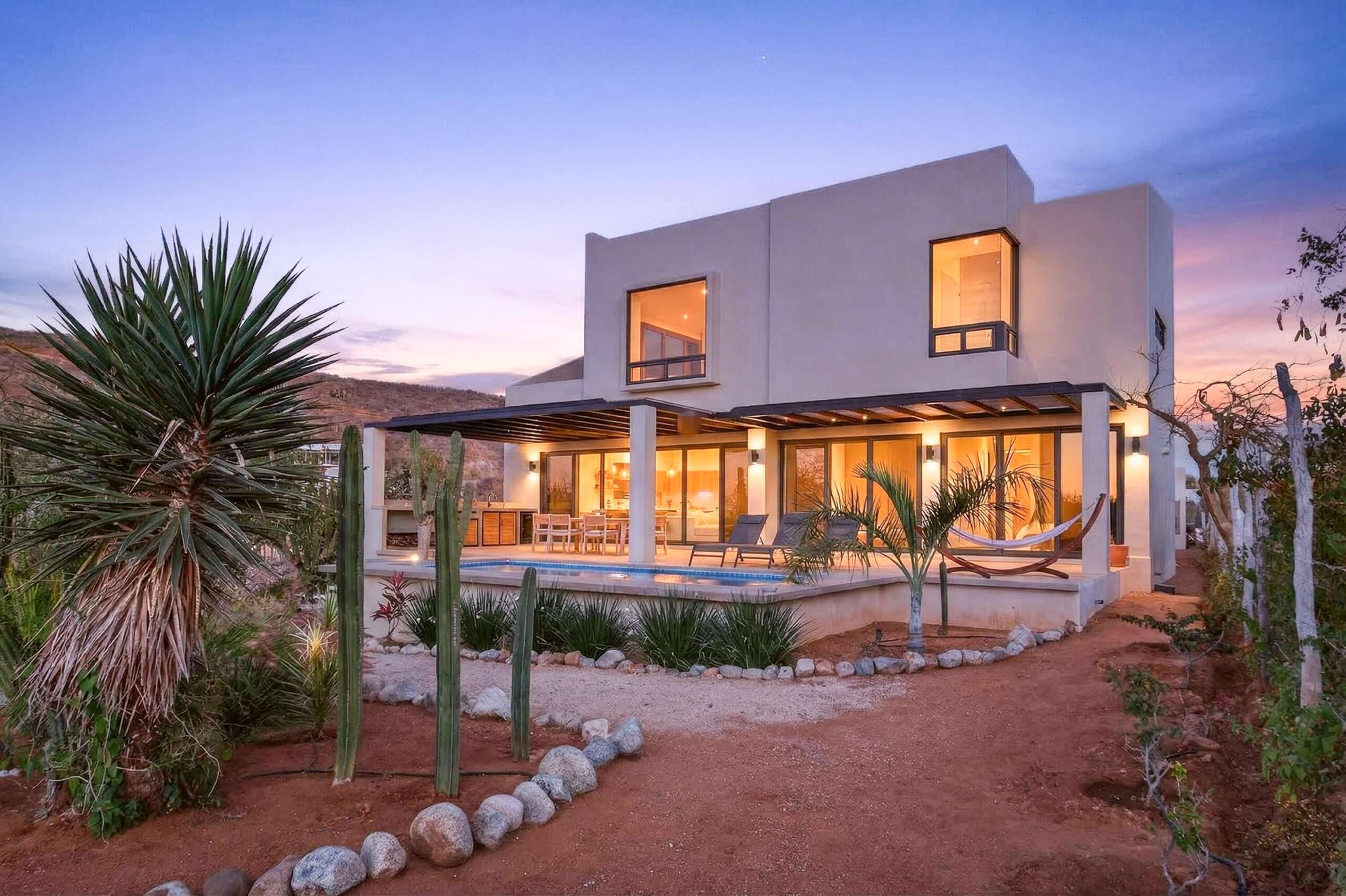 San Jose del Cabo Antigua Located in the highly desirable gated community of Antigua, this family home offers a functional layout and valuable upgrades. One of the first homes at the entrance of the community, it benefits from an early position in the potable water distribution. The property features an expanded maid's quarters with a full bathroom, fully furnished and equipped with a jacuzzi. Upstairs, one of the bedrooms enjoys ocean – 14 Ladera main street, San Jose Corridor, BS