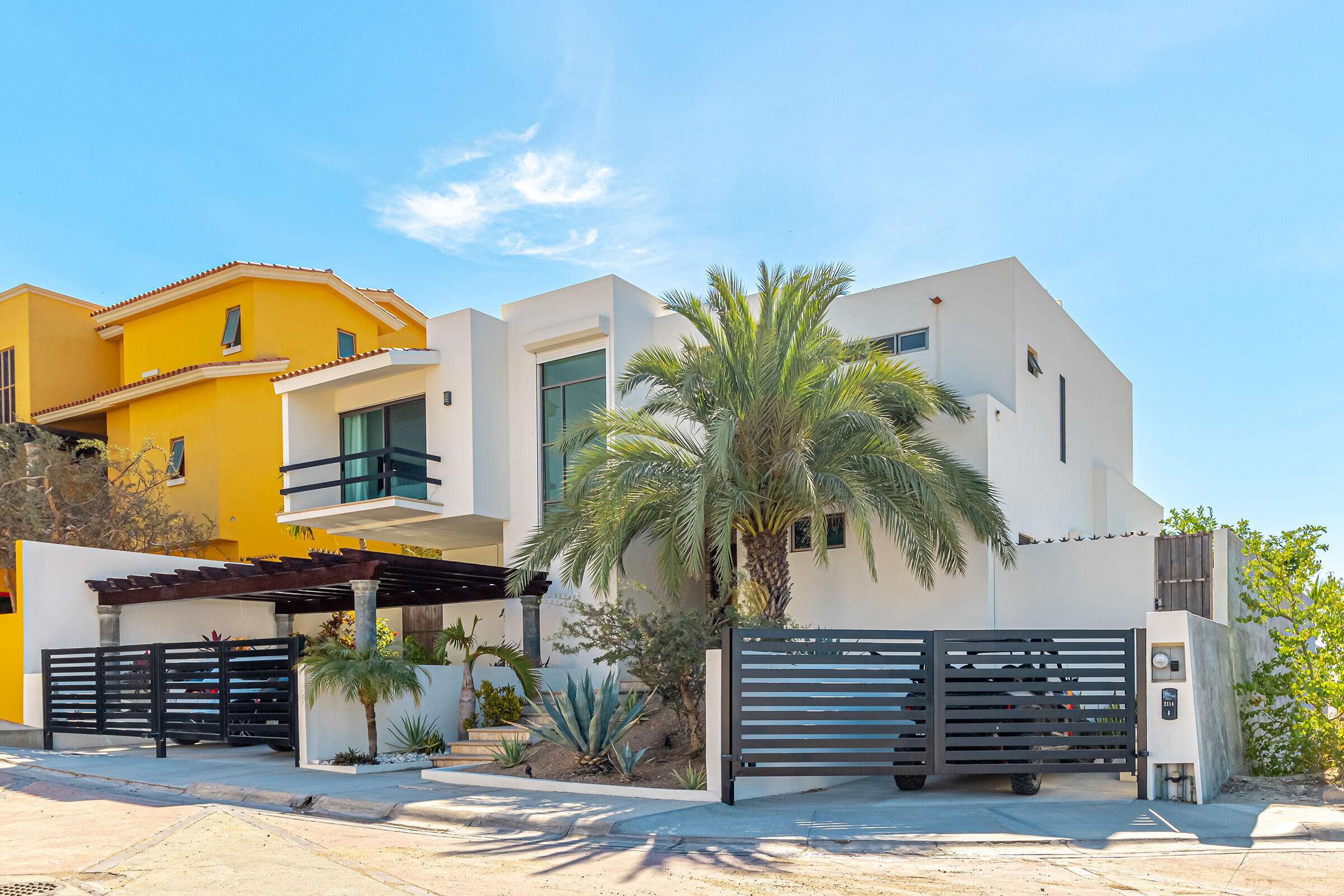 San Jose del Cabo Finisterra This beautifully renovated family home in the established neighborhood of Fonatur Golf in San Jose offers an ideal blend of comfort and style. Situated on a quiet cul-de-sac, the spacious residence boasts four bedrooms, four bathrooms, and an exterior maid's quarters, providing ample room for everyone. Built in 2012, the home features a large TV or office space, a refreshing pool, a spa for relaxation, and an outdoor bar perfect for entertaining al fresco.The property is located on a 530 SM lot with – 7g Faro de Cortes, San Jose del Cabo, BS
