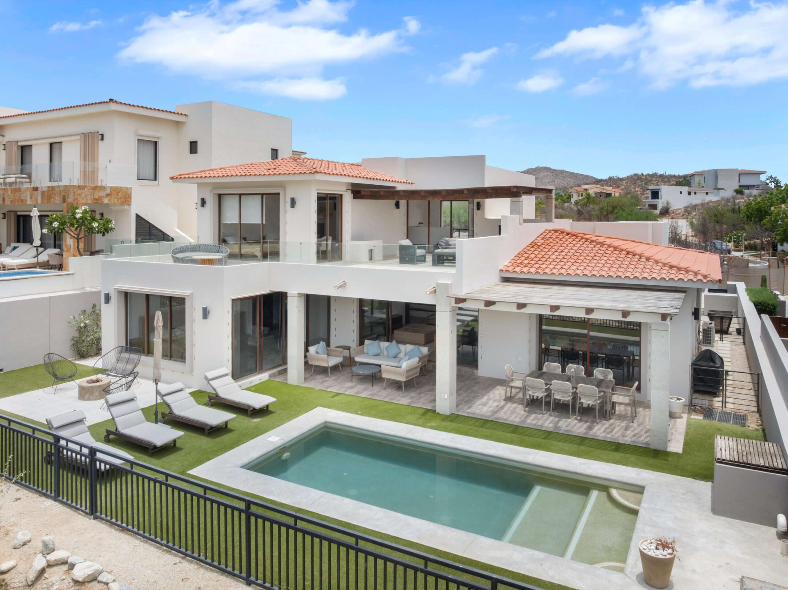 San Jose del Cabo Los Valles An exceptional opportunity in the exclusive Los Valles community at Club Campestre San José. Perfectly positioned just steps from the iconic 17th green and only a few yards from the signature 18th hole, this beautifully furnished residence offers stunning golf course – Los Valles, San Jose del Cabo, BS