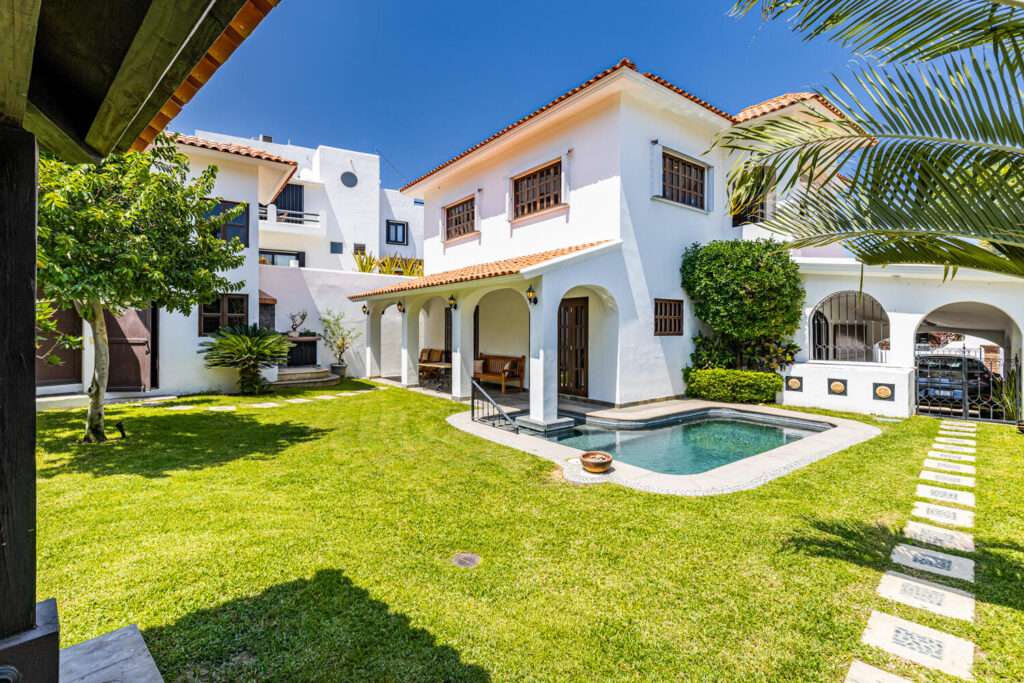 San Jose del Cabo Costa Azul Rare Opportunity in Costa Azul - NO HOA! Located in the gated community of Terrazas de Costa Azul, just 4 minutes from Costa Azul Beach and next to the exclusive Querencia Golf & Beach Club. This fully furnished two-level home offers 4 bedrooms, 3.5 bathrooms, including a detached guest suite with a full bath, a private heated pool, expansive terraces and a big garden, BBQ area, and breathtaking Sea of Cortez – 9 Terrazas de Costa Azul-Ocotilo, San Jose del Cabo, BS